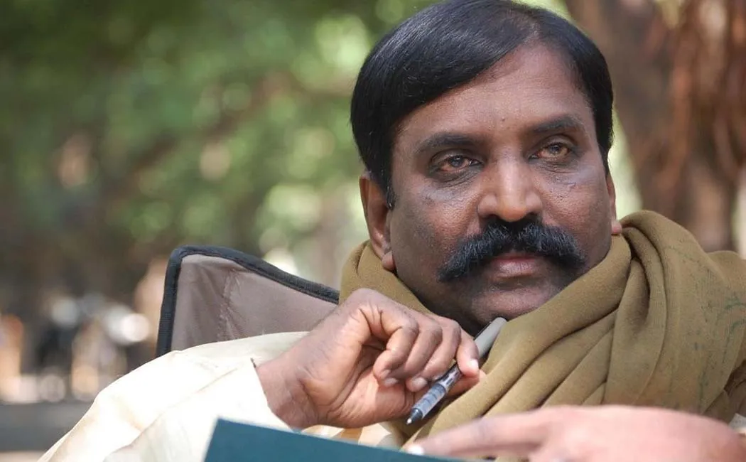 Vairamuthu question Tweet 
